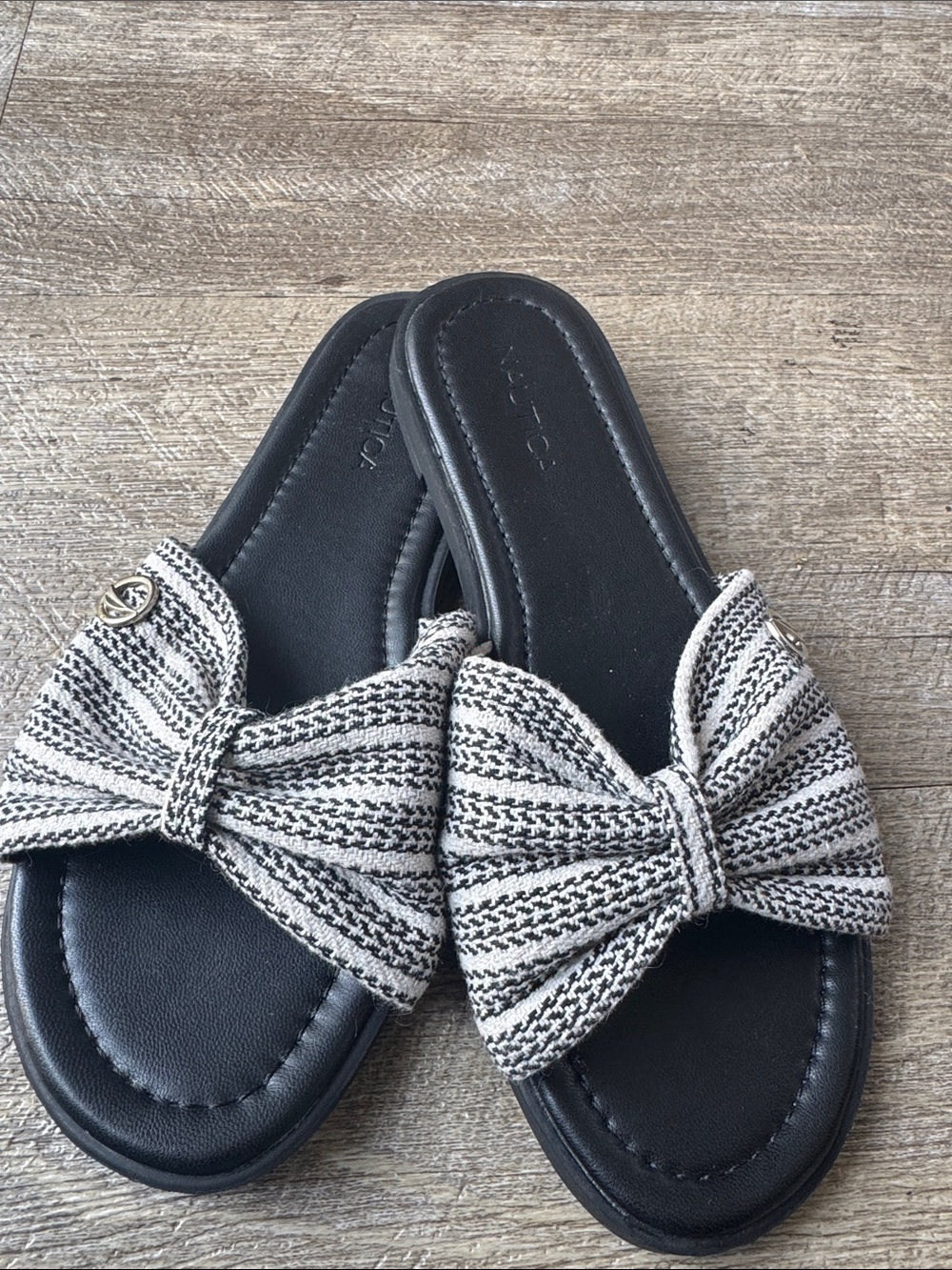Nautica Black Slide Sandals with Knotted Black-and-White Bow size 7.5